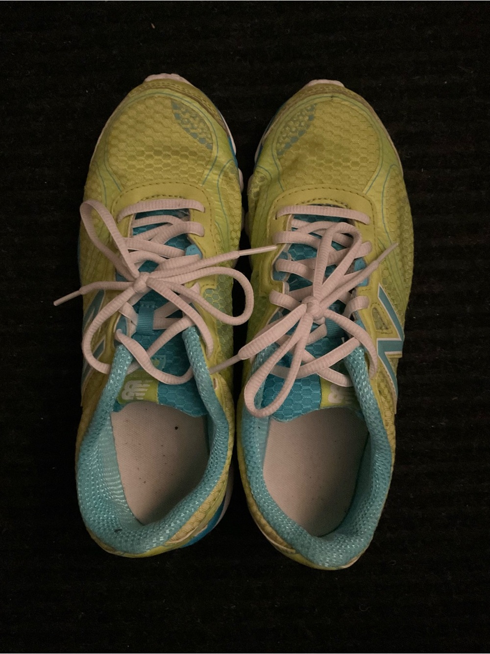 NEW BALANCE Women’s Yellow Athletic Sneakers with Blue Accents y2k yoga mom